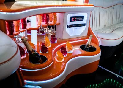 Кадиллак Эскалейд - М 821 ХН 77