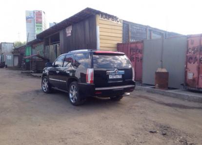 Кадиллак Эскалейд - Р 001 ВХ 50