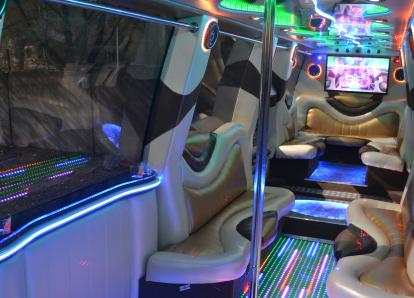 Хаммер H2 МЕГА - К 683 РН 197