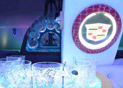 Кадиллак Эскалейд - SWAROVSKI - Р 034 ВТ 750