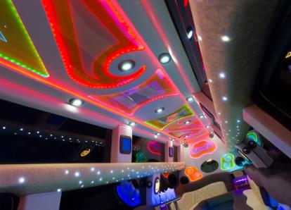 Кадиллак Эскалейд - МЕГАДИЛЛАК - В 062 МС 77