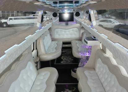 Хаммер Н2 МЕГА - У 582 АО 777